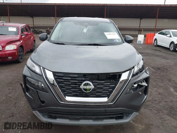 2023 Nissan Rogue S z VIN 5N1BT3AB5PC802677, wystawiony jako IAAI lot #41897255 z przebiegiem 62 794 mil mil oraz . Historia ofert i sprzedaży dostępna na DreamBid. Obrazek 12.