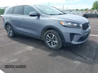 2020 Kia Sorento LX V6 with VIN 5XYPG4A53LG675755, listed as a IAAI auction lot 42070515 with 82,985 mi miles. Bid and sale history available at carsss.com. Image 1.