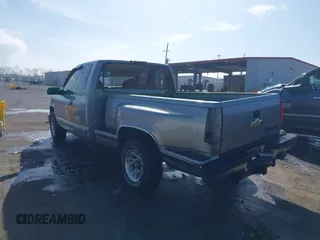 1998 Chevrolet Silverado 1500 with VIN 2GCEC19R9W1242951, listed as a IAAI auction lot 41846786 with 177,559 mi miles and . Bid and sale history available at DreamBid. Image 3.