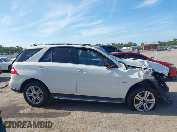 2012 Mercedes-Benz M ML 350 with VIN 4JGDA5HB7CA074205, listed as a IAAI auction lot 42080076 with 99,510 mi miles. Bid and sale history available at carsss.com. Image 13.