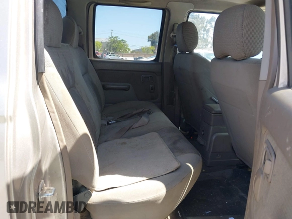2004 Nissan Frontier XE z VIN 1N6ED29X84C432617, wystawiony jako IAAI lot #42007334 z przebiegiem 289 554 mil mil oraz . Historia ofert i sprzedaży dostępna na DreamBid. Obrazek 8.