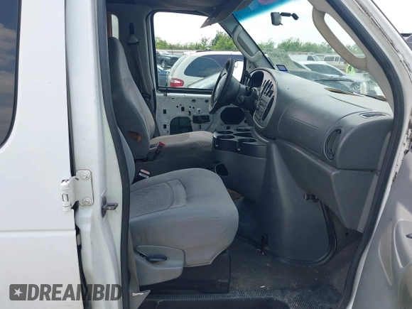 2006 Ford Econoline Passenger XL with VIN 1FBNE31L16DA61915, listed as a IAAI auction lot 42114511 with 226,130 mi miles. Bid and sale history available at carsss.com. Image 5.