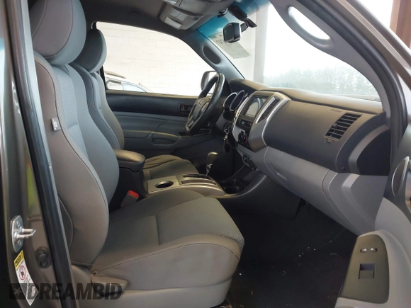 2013 Toyota Tacoma z VIN 3TMLU4EN9DM124980, wystawiony jako IAAI lot #41576747 z przebiegiem 209 883 mil mil oraz . Historia ofert i sprzedaży dostępna na DreamBid. Obrazek 5.