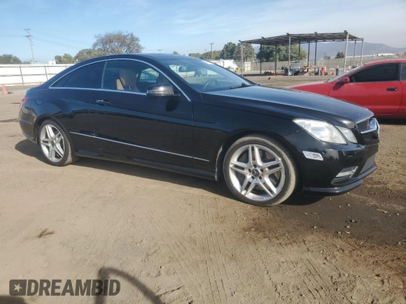 2013 Mercedes-Benz E 550 z VIN WDDKJ7DB7DF203289, wystawiony jako Copart lot #86887974 z przebiegiem 130 987 mil mil oraz Szkoda całkowita • Salvage title. Historia ofert i sprzedaży dostępna na DreamBid. Obrazek 4.