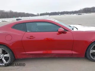 2017 Chevrolet Camaro 1LT z VIN 1G1FB1RS9H0124237, wystawiony jako IAAI lot #41631133 z przebiegiem 98 394 mil mil oraz . Historia ofert i sprzedaży dostępna na DreamBid. Obrazek 13.