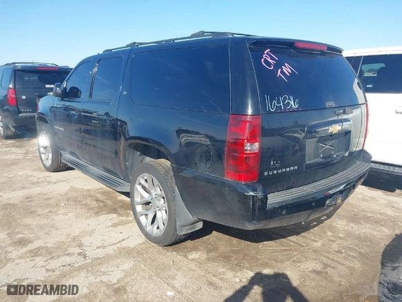 2014 Chevrolet Suburban LT with VIN 1GNSKJE7XER164316, listed as a IAAI auction lot 41306117 with 240,445 mi miles. Bid and sale history available at carsss.com. Image 3.