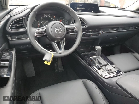 2025 Mazda CX-30 S Carbon Edition z VIN 3MVDMBCM9SM802108, wystawiony jako Copart lot #51937335 z przebiegiem 1 960 mil mil oraz Szkoda całkowita • Salvage title. Historia ofert i sprzedaży dostępna na DreamBid. Obrazek 8.