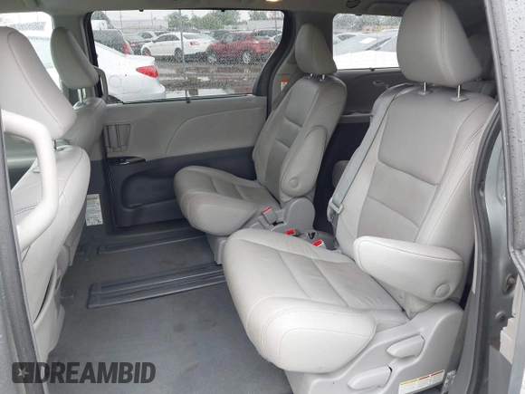 2019 Toyota Sienna XLE Auto Access Seat z VIN 5TDYZ3DC2KS018742, wystawiony jako IAAI lot #42288335 z przebiegiem 101 741 mil mil oraz . Historia ofert i sprzedaży dostępna na DreamBid. Obrazek 8.