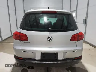 2017 Volkswagen Tiguan Wolfsburg Edition z VIN WVGRV7AXXHW502712, wystawiony jako Copart lot #60052095 z przebiegiem 85 821 mil mil oraz Czysty tytuł • Clean title. Historia ofert i sprzedaży dostępna na DreamBid. Obrazek 6.