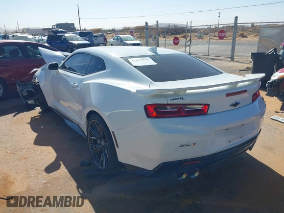 2018 Chevrolet Camaro ZL1 z VIN 1G1FK1R60J0165882, wystawiony jako IAAI lot #41859936 z przebiegiem Nie podano mil oraz . Historia ofert i sprzedaży dostępna na DreamBid. Obrazek 15.