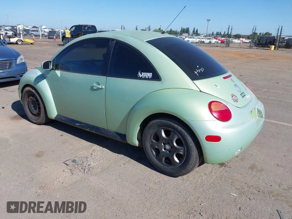 2002 Volkswagen Beetle GLS z VIN 3VWCK21C02M440356, wystawiony jako IAAI lot #42323403 z przebiegiem 204 146 mil mil oraz . Historia ofert i sprzedaży dostępna na DreamBid. Obrazek 3.