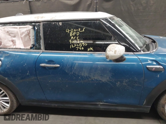 2022 MINI Hardtop Cooper S with VIN WMW53DH05N2R09949, listed as a IAAI auction lot 42111646 with 88,175 mi miles and . Bid and sale history available at DreamBid. Image 13.