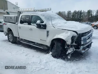 2017 Ford Super Duty F-250 SRW Lariat with VIN 1FT7W2BT0HEC93199, listed as a IAAI auction lot 41572251 with 157,935 mi miles. Bid and sale history available at carsss.com. Image 1.