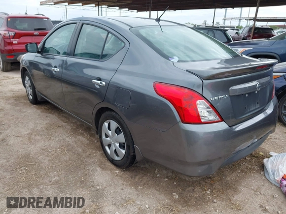 2019 Nissan Versa SV z VIN 3N1CN7AP3KL818334, wystawiony jako IAAI lot #41932878 z przebiegiem Nie podano mil oraz . Historia ofert i sprzedaży dostępna na DreamBid. Obrazek 3.