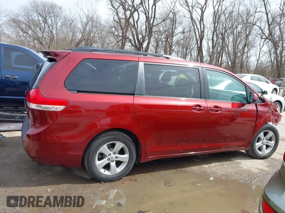 2011 Toyota Sienna LE AAS with VIN 5TDKK3DC7BS007097, listed as a IAAI auction lot 41802056 with 170,471 mi miles. Bid and sale history available at carsss.com. Image 14.