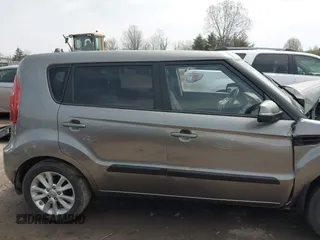 2013 Kia Soul + with VIN KNDJT2A66D7627843, listed as a IAAI auction lot 41961701 with 78,999 mi miles. Bid and sale history available at carsss.com. Image 14.