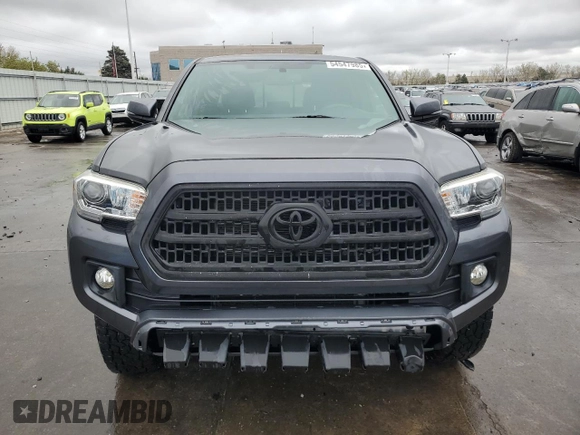 2017 Toyota Tacoma SR5 z VIN 3TMDZ5BN1HM030372, wystawiony jako Copart lot #54547985 z przebiegiem 67 663 mil mil oraz Szkoda całkowita • Salvage title. Historia ofert i sprzedaży dostępna na DreamBid. Obrazek 5.