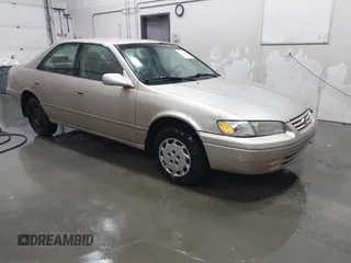 1999 Toyota Camry LE z VIN JT2BG28K5X0300125, wystawiony jako IAAI lot #41655969 z przebiegiem 159 897 mil mil oraz . Historia ofert i sprzedaży dostępna na DreamBid. Obrazek 1.