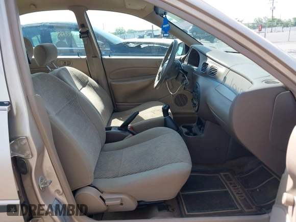 1999 Ford Escort LX z VIN 1FAFP10P7XW198467, wystawiony jako IAAI lot #42278961 z przebiegiem 293 835 mil mil oraz . Historia ofert i sprzedaży dostępna na DreamBid. Obrazek 5.