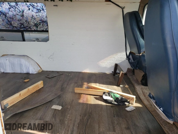 1992 Chevrolet Chevy Van с VIN 2GBEG25K3N4117707, выставлен на аукционе Copart как лот 67318524 с пробегом 181 994 миль миль и Списание • Salvage title. История ставок и продаж доступна на DreamBid. Изображение 11.