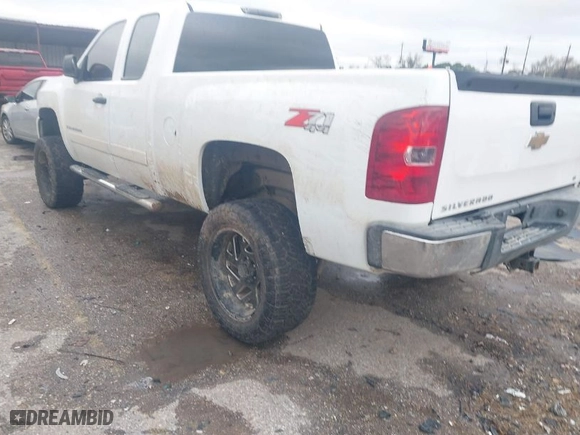 2008 Chevrolet Silverado 1500 LT w/1LT with VIN 1GCEK19JX8Z106139, listed as a IAAI auction lot 41308512 with 254,436 mi miles. Bid and sale history available at carsss.com. Image 3.