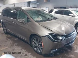 2018 Chrysler Pacifica Limited z VIN 2C4RC1GG9JR256765, wystawiony jako IAAI lot #41931541 z przebiegiem 138 164 mil mil oraz . Historia ofert i sprzedaży dostępna na DreamBid. Obrazek 1.