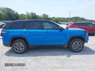 2022 Jeep Grand Cherokee Trailhawk with VIN 1C4RJYC68N8759961, listed as a IAAI auction lot 42589997 with 28,429 mi miles and . Bid and sale history available at DreamBid. Image 14.