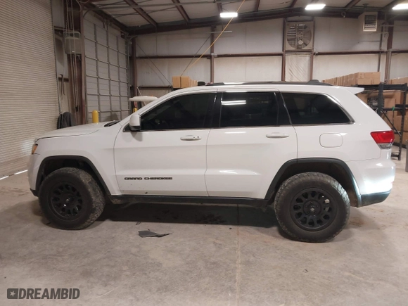 2018 Jeep Grand Cherokee Laredo E with VIN 1C4RJFAG0JC105804, listed as a IAAI auction lot 41587036 with 107,601 mi miles. Bid and sale history available at carsss.com. Image 14.