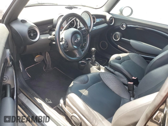 2011 MINI Hardtop S с VIN WMWSV3C54BTY12905, выставлен на аукционе Copart как лот 60280375 с пробегом 126 319 миль миль и Чистый • Clean title. История ставок и продаж доступна на DreamBid. Изображение 8.