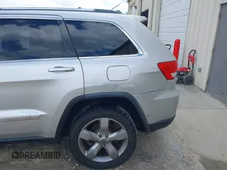 2012 Jeep Grand Cherokee Overland with VIN 1C4RJECTXCC317018, listed as a IAAI auction lot 41975933 with 191,043 mi miles. Bid and sale history available at carsss.com. Image 6.