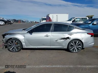 2020 Nissan Altima 2.5 SR with VIN 1N4BL4CV5LC185427, listed as a IAAI auction lot 38522740 with 57,874 mi miles. Bid and sale history available at carsss.com. Image 15.