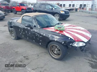 2004 Mazda MX-5 Miata LS z VIN JM1NB353040409951, wystawiony jako IAAI lot #41848965 z przebiegiem 125 750 mil mil oraz . Historia ofert i sprzedaży dostępna na DreamBid. Obrazek 1.