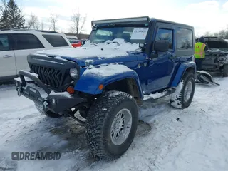 2010 Jeep Wrangler Sahara z VIN 1J4AA5D18AL170957, wystawiony jako IAAI lot #41599820 z przebiegiem 64 217 mil mil oraz . Historia ofert i sprzedaży dostępna na DreamBid. Obrazek 2.