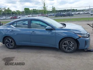 2024 Nissan Sentra SV с VIN 3N1AB8CV5RY365008, выставлен на аукционе IAAI как лот 42211995 с пробегом 4 406 миль миль и . История ставок и продаж доступна на DreamBid. Изображение 13.