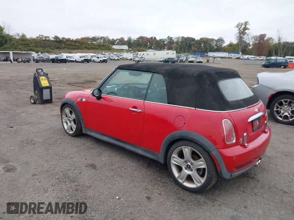 2007 MINI Convertible S с VIN WMWRH33527TL94583, выставлен на аукционе IAAI как лот 40403620 с пробегом 83 501 миль миль и . История ставок и продаж доступна на DreamBid. Изображение 3.