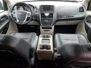 2014 Chrysler Town & Country Touring z VIN 2C4RC1BG2ER215987, wystawiony jako Copart lot #58727495 z przebiegiem 166 367 mil mil oraz Tytuł czysty. Historia ofert i sprzedaży dostępna na DreamBid. Obrazek 8.