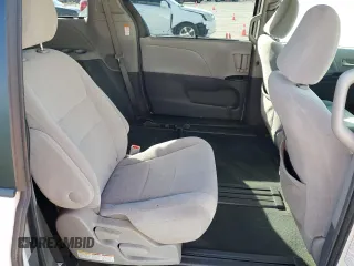 2017 Toyota Sienna LE Auto Access Seat с VIN 5TDKZ3DC4HS840442, выставлен на аукционе Copart как лот 52109575 с пробегом 124 257 миль миль и На запчасти • Non repairable. История ставок и продаж доступна на DreamBid. Изображение 11.