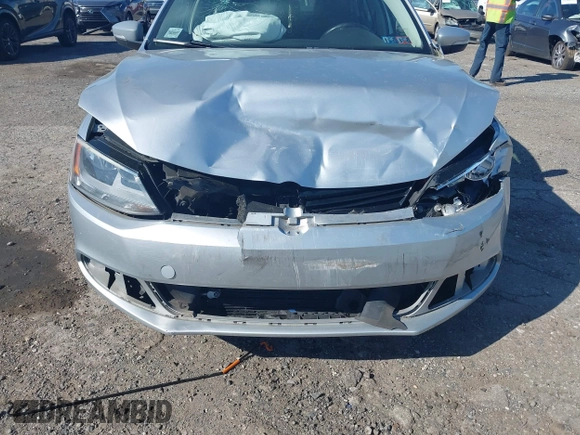 2012 Volkswagen Jetta SE with VIN 3VWDP7AJ5CM352597, listed as a IAAI auction lot 42301441 with 109,248 mi miles and . Bid and sale history available at DreamBid. Image 6.