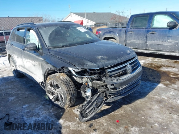 2024 Volkswagen Tiguan SE R-Line Black with VIN 3VV8B7AX3RM158006, listed as a IAAI auction lot 41416903 with 1,735 mi miles and . Bid and sale history available at DreamBid. Image 1.
