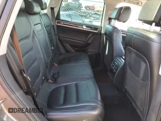 2012 Volkswagen Touareg Lux z VIN WVGEK9BPXCD011322, wystawiony jako Copart lot #87062254 z przebiegiem 110 985 mil mil oraz Szkoda całkowita • Salvage title. Historia ofert i sprzedaży dostępna na DreamBid. Obrazek 11.