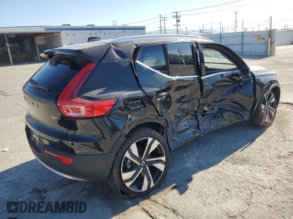 2024 Volvo XC40 Plus Bright Theme z VIN YV4L12UE0R2215081, wystawiony jako Copart lot #87918425 z przebiegiem 19 841 mil mil oraz Szkoda całkowita • Salvage title. Historia ofert i sprzedaży dostępna na DreamBid. Obrazek 3.
