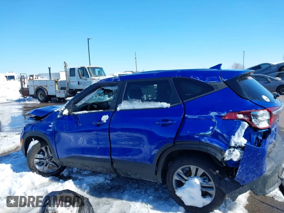 2023 Kia Seltos LX z VIN KNDEPCAA0P7430395, wystawiony jako IAAI lot #41739056 z przebiegiem 23 267 mil mil oraz . Historia ofert i sprzedaży dostępna na DreamBid. Obrazek 14.