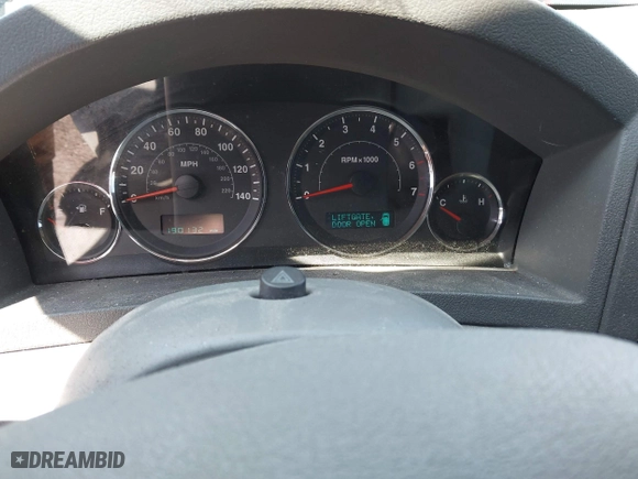 2007 Jeep Grand Cherokee Laredo with VIN 1J8GR48K57C519919, listed as a IAAI auction lot 42016344 with 190,132 mi miles. Bid and sale history available at carsss.com. Image 7.