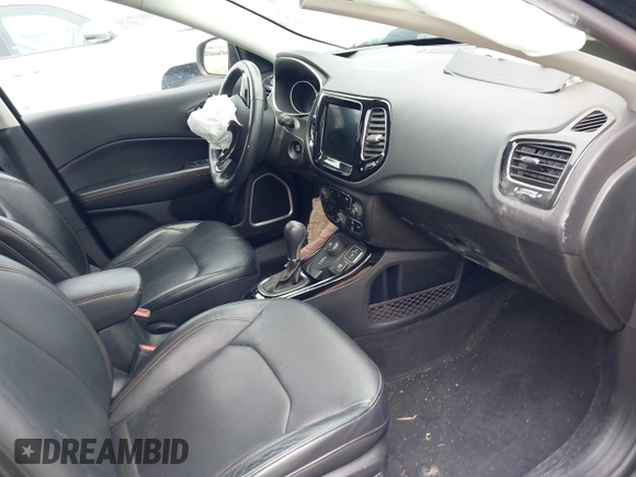 2017 Jeep Compass Limited z VIN 3C4NJDCB3HT680126, wystawiony jako IAAI lot #42556868 z przebiegiem 88 369 mil mil oraz . Historia ofert i sprzedaży dostępna na DreamBid. Obrazek 5.