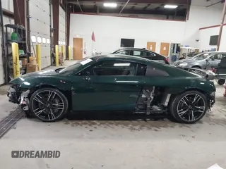 2021 Audi R8 z VIN WUAKBAFX3M7900923, wystawiony jako IAAI lot #41248773 z przebiegiem 7 048 mil mil oraz . Historia ofert i sprzedaży dostępna na DreamBid. Obrazek 15.