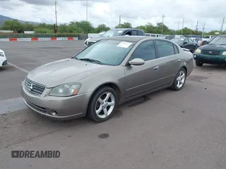2005 Nissan Altima SE z VIN 1N4BL11EX5C161029, wystawiony jako IAAI lot #42044113 z przebiegiem 124 313 mil mil oraz . Historia ofert i sprzedaży dostępna na DreamBid. Obrazek 2.