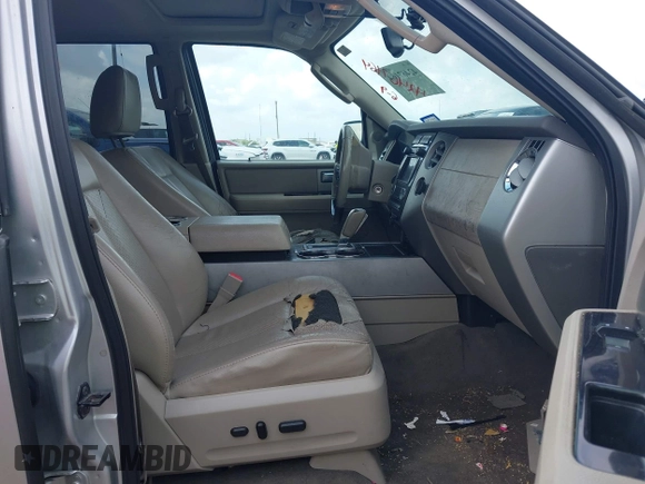 2011 Ford Expedition Max Limited z VIN 1FMJK2A52BEF55165, wystawiony jako IAAI lot #42467164 z przebiegiem 297 499 mil mil oraz . Historia ofert i sprzedaży dostępna na DreamBid. Obrazek 5.