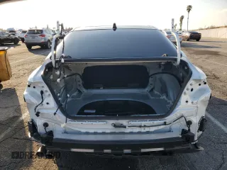 2025 Toyota Camry LE z VIN 4T1DAACK9SU033846, wystawiony jako Copart lot #42818045 z przebiegiem 13 042 mil mil oraz Szkoda całkowita • Salvage title. Historia ofert i sprzedaży dostępna na DreamBid. Obrazek 6.