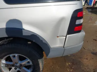 2006 Ford Explorer XLT with VIN 1FMEU73E46ZA26420, listed as a IAAI auction lot 41956971 with 282,677 mi miles. Bid and sale history available at carsss.com. Image 6.