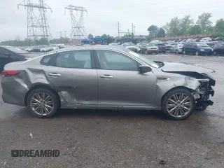 2016 Kia Optima SXL Turbo z VIN 5XXGV4L24GG085759, wystawiony jako IAAI lot #42179979 z przebiegiem 105 318 mil mil oraz . Historia ofert i sprzedaży dostępna na DreamBid. Obrazek 14.